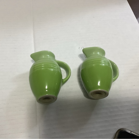 Le Creuset Salt & Pepper Shakers Green Farmhouse Pitcher Jug Style Green - Picture 4 of 6
